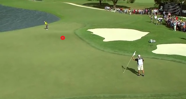 Video golf: Tiger Woods lập kỷ lục gạt bóng từ khoảng cách 30m